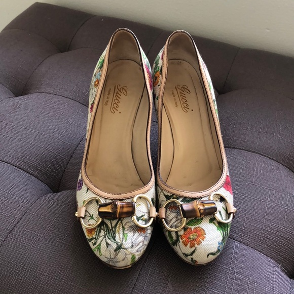 COPY - Gucci Floral Print Fabric Pumps - Size 6 - Picture 2 of 7